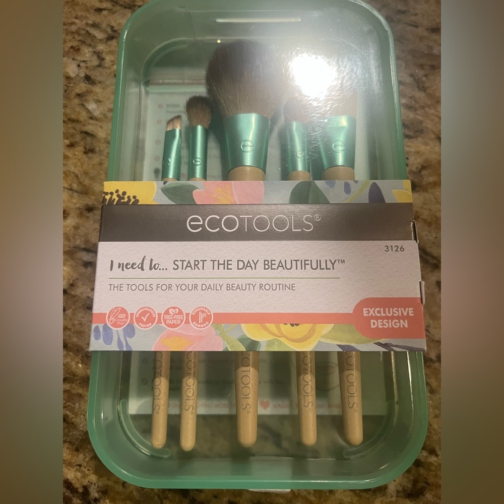 New EcoTools Makeup Brush Set - 5 brushes, Start the Day Beautiful - Picture 2 of 3